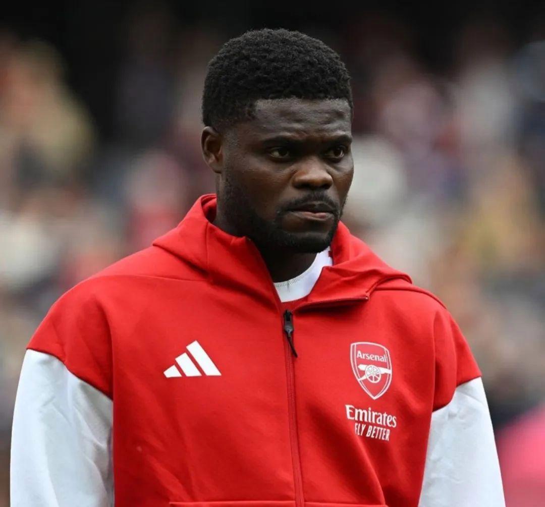 雷火电竞亚洲先驱-阿森纳轻取巴萨，托马斯穆勒补时绝平欧联杯