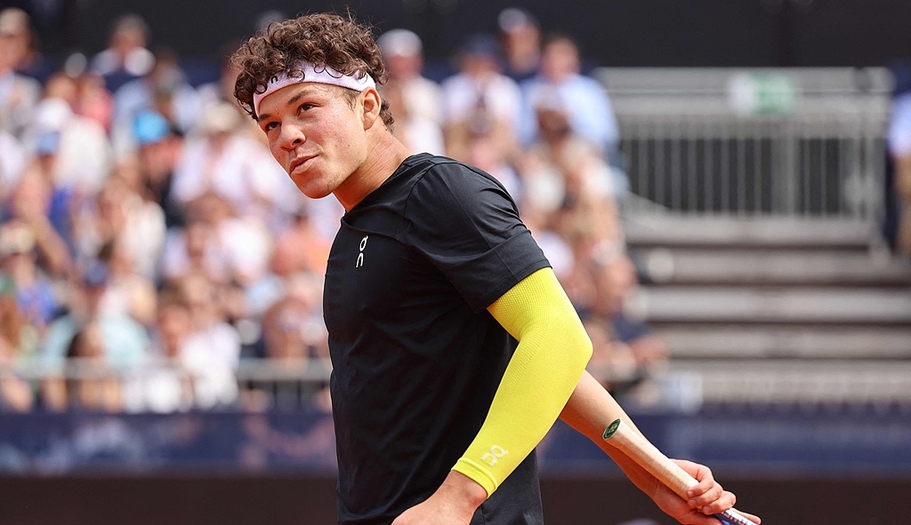 雷火电竞亚洲先驱-欧洲网球队鏖战日本网球队，兹维列夫完成帽子戏法的简单介绍