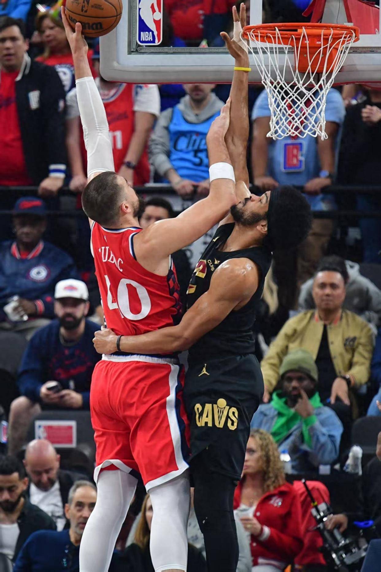 美国男篮鏖战快船，加里纳利送出助攻的简单介绍